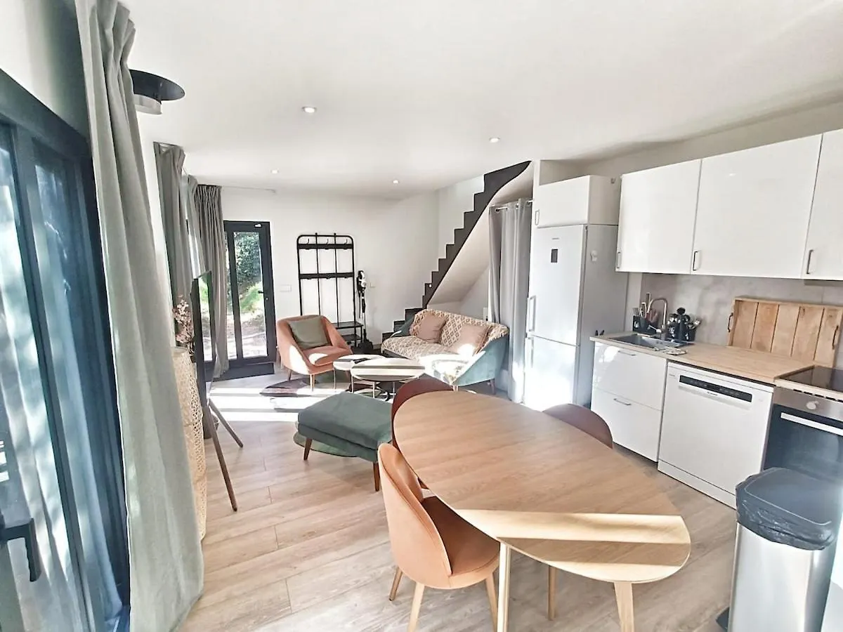 Au Sommer Des Ocres Et Des Bois - Maison T3 & Parking Roussillon en Isere 0*,